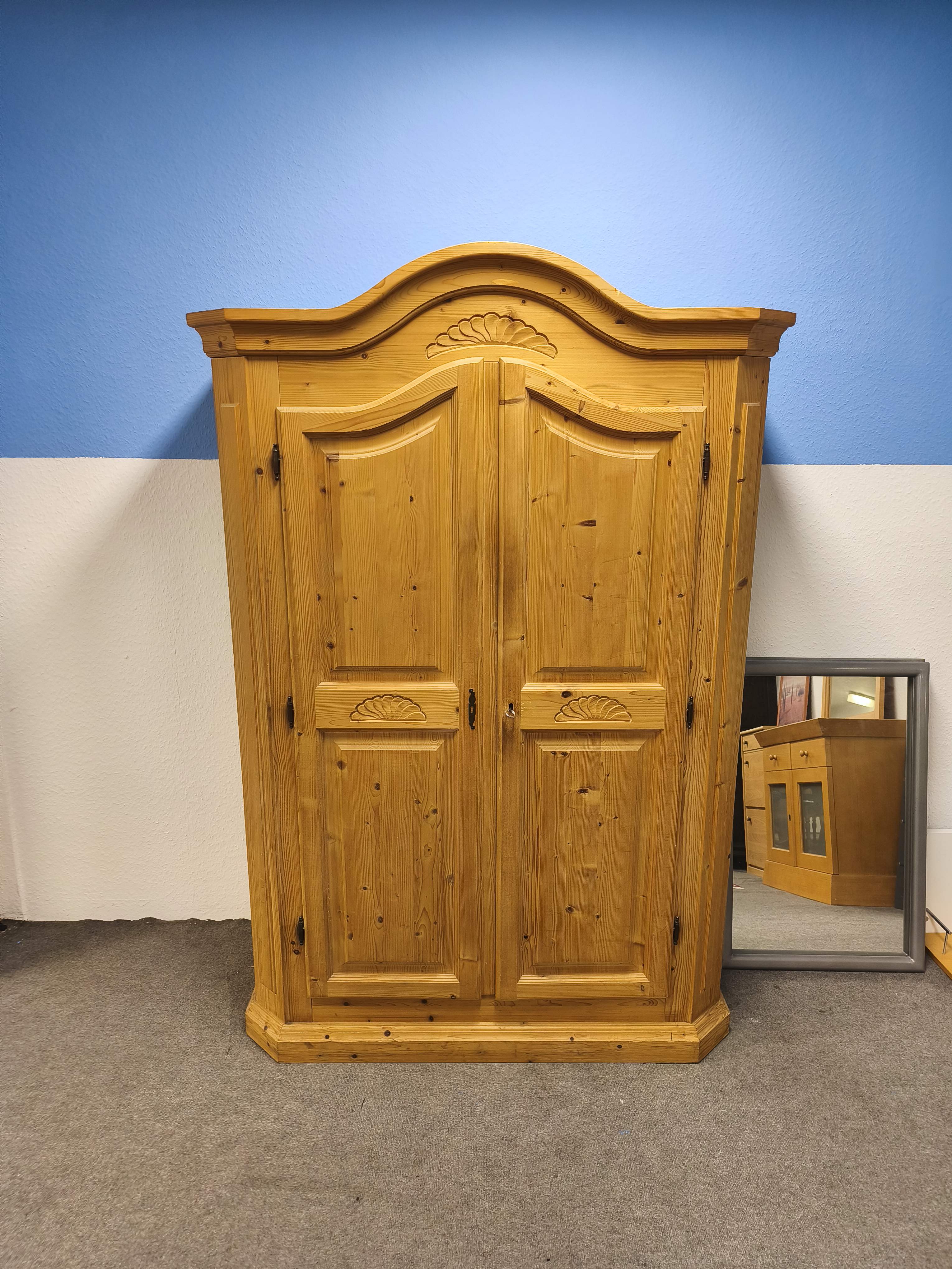 Garderobenschrank
